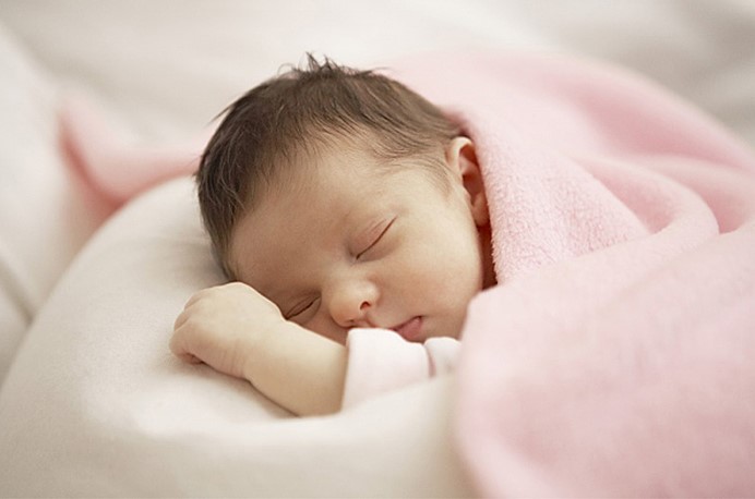 Giải pháp cho trẻ sơ sinh ngủ hay giật mình 1