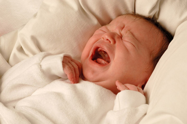Trẻ sơ sinh giật mình, quấy khóc đêm: Giải pháp an toàn từ châu Âu 1