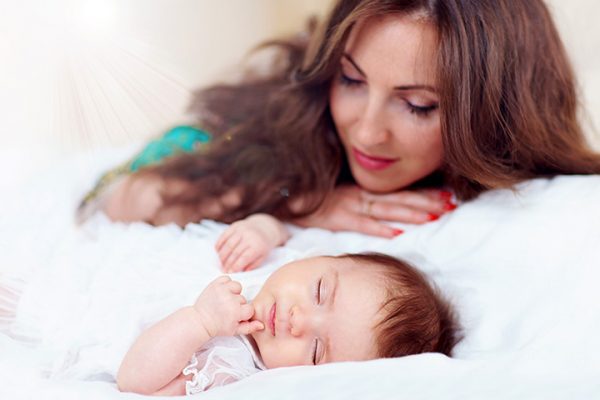 Trẻ nhỏ ngủ không sâu giấc, hay giật mình – Mẹ cần làm gì? 1