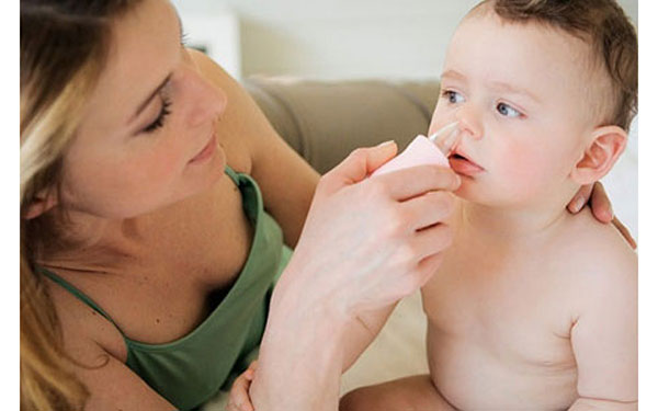Phương pháp 1: Cho trẻ hỉ mũi 1