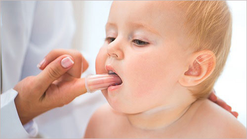 Những lợi ích vệ sinh răng miệng cho trẻ dưới 1 tuổi 1