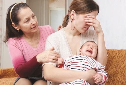 … Và hậu quả khôn lường ít ai ngờ tới 1 Trẻ khó ngủ, quấy khóc đêm ảnh hưởng sức khỏe của mẹ và bé
