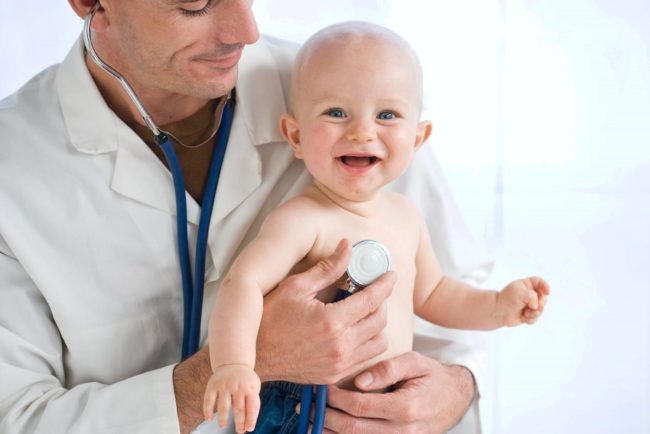 6. Khám sức khỏe định kỳ, bổ sung vitamin hợp lý 1 Cha mẹ nên đưa trẻ đi khám sức khỏe định kỳ