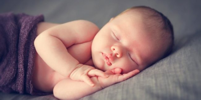 Giấc ngủ ngon giúp tăng cường sức đề kháng cho con – Mẹ có biết? 1 Ngủ ngon giấc giúp trẻ tăng đề kháng, chống lại dịch Corona
