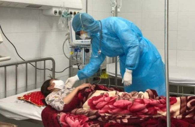 5. Triệu chứng nhiễm virus Corona 1 Người bệnh có biểu hiện dễ bị nhầm lẫn với chứng cảm lạnh thông thường