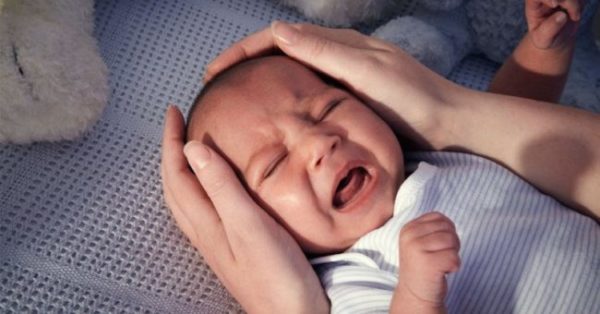 Vì sao trẻ sơ sinh ngủ không sâu giấc?